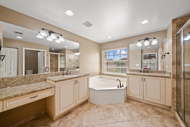 Building Photo - 7865 Jewelwood Dr