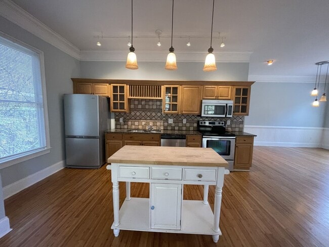 Building Photo - PRE-LEASING FOR AUGUST 2026!
