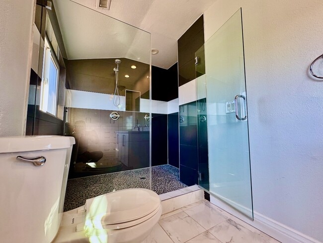 Building Photo - 3104 Linkfield Way