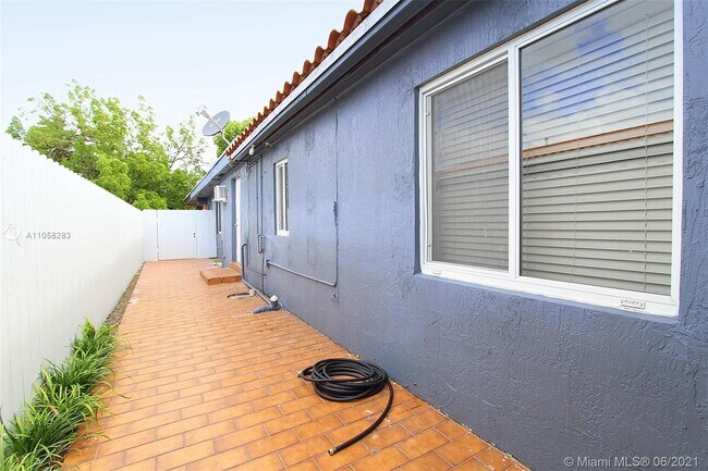 Building Photo - 7281 SW 9th St
