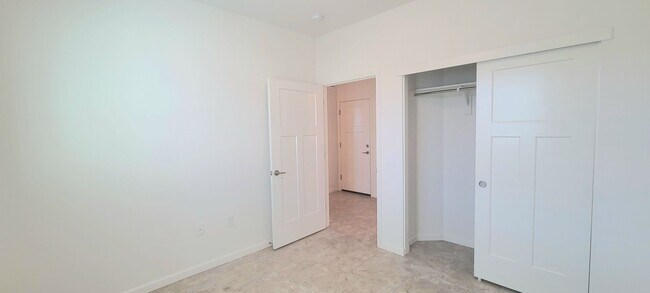 Building Photo - Beautiful Single Story Home in 55 + Community!