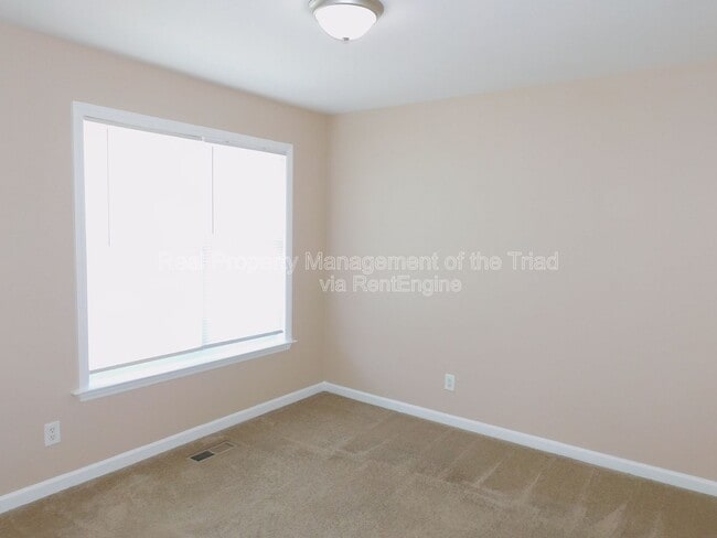 Building Photo - 814 Carrieland Dr