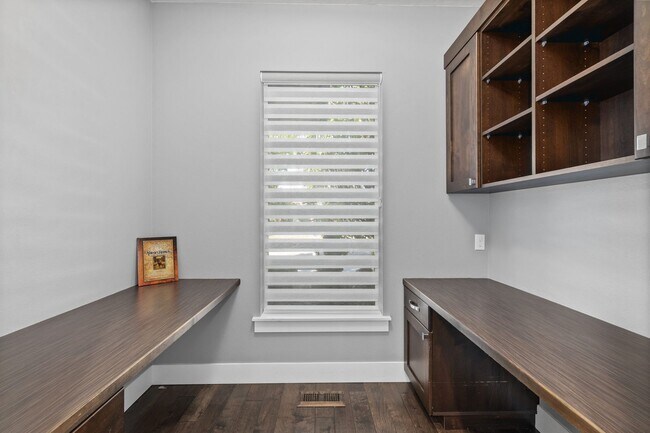 Building Photo - Luxury Living in Harris Ranch | 3 Bed + Office | 3 Bath | 2,713 Sq Ft