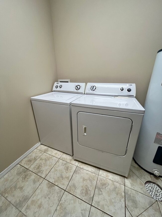 Building Photo - 2 Bedroom Twinhome For Rent in Lennox, SD!!