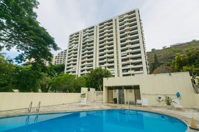 Building Photo - Naniwa Gardens - 1 bdrm/1 bath/1 covered p...