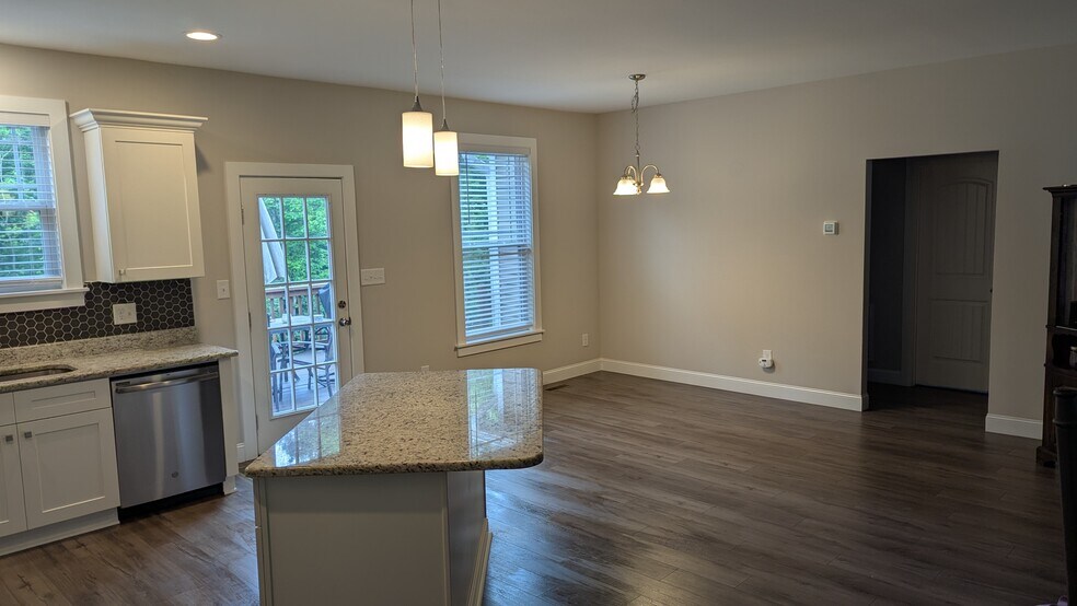 Building Photo - 6821 Ingleside Dr