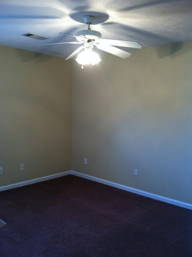 Building Photo - Duplex Available in Auburn