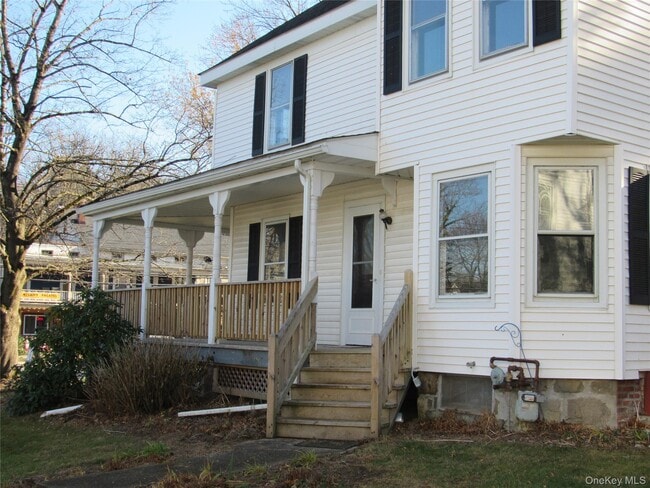 Building Photo - 98 Main St