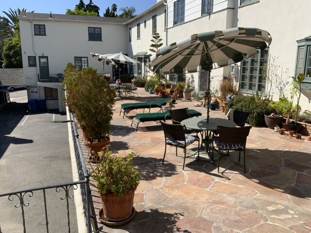 Building Photo - 2028 3/4 Argyle Ave