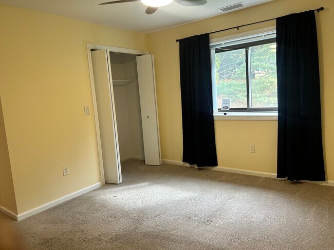 Building Photo - 1102 Summer Hill Dr