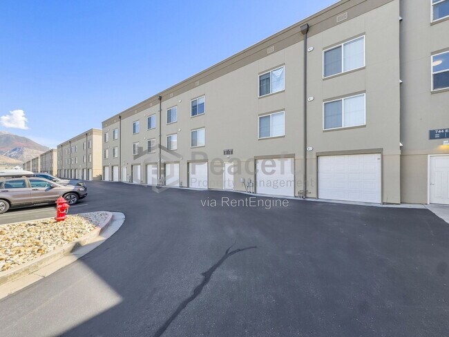 Building Photo - 756 E 500 S