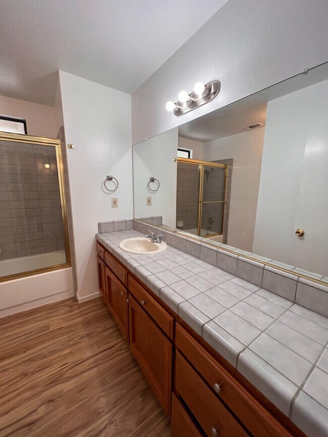 Building Photo - 479 E Alluvial Ave
