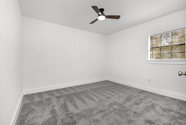 Building Photo - 1527 Columbia Ave