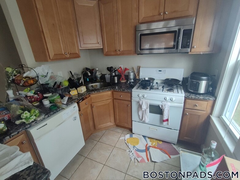 Building Photo - 27 Fairfax St