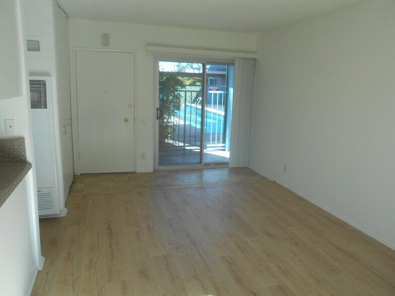 121 living - 325 Bay St.