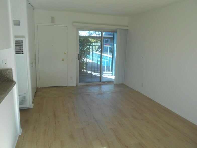 Building Photo - 325 Bay St.