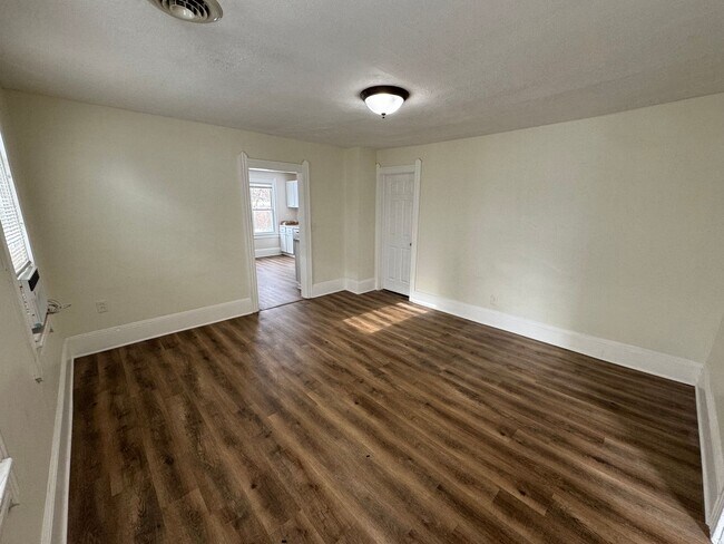 Building Photo - 2476 W 10th St