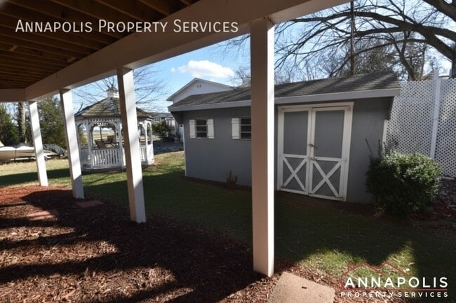 Building Photo - 1363 Washington Dr