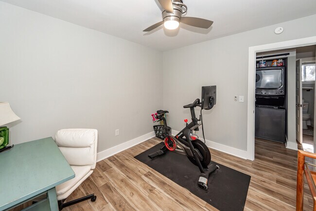 Building Photo - 1511 Larry St