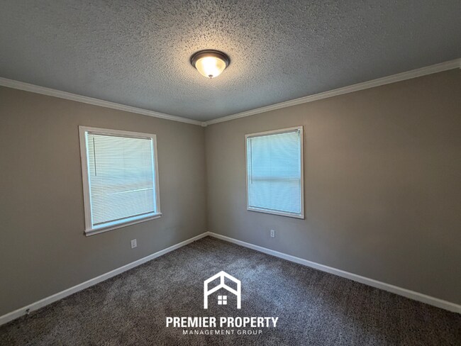 Building Photo - Charming 3BR/2BA East Memphis Home | 1,795 Sq Ft, Hardwood Floors & Fireplace
