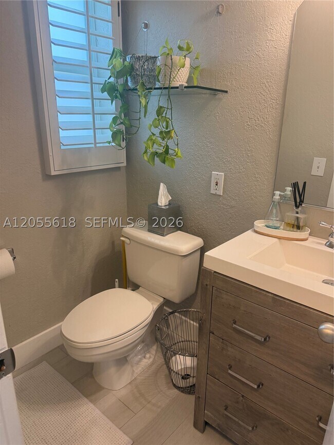 Building Photo - 6709 N Kendall Dr