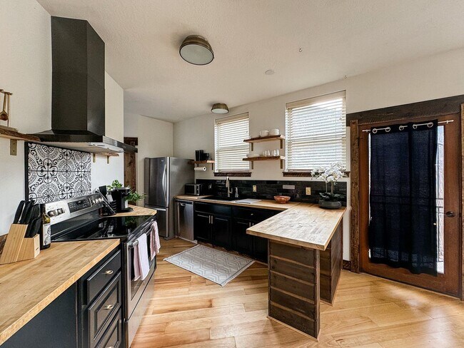 Building Photo - Modern 1 Bedroom, 1 Bathroom Home in East Missoula – Fully Furnished!