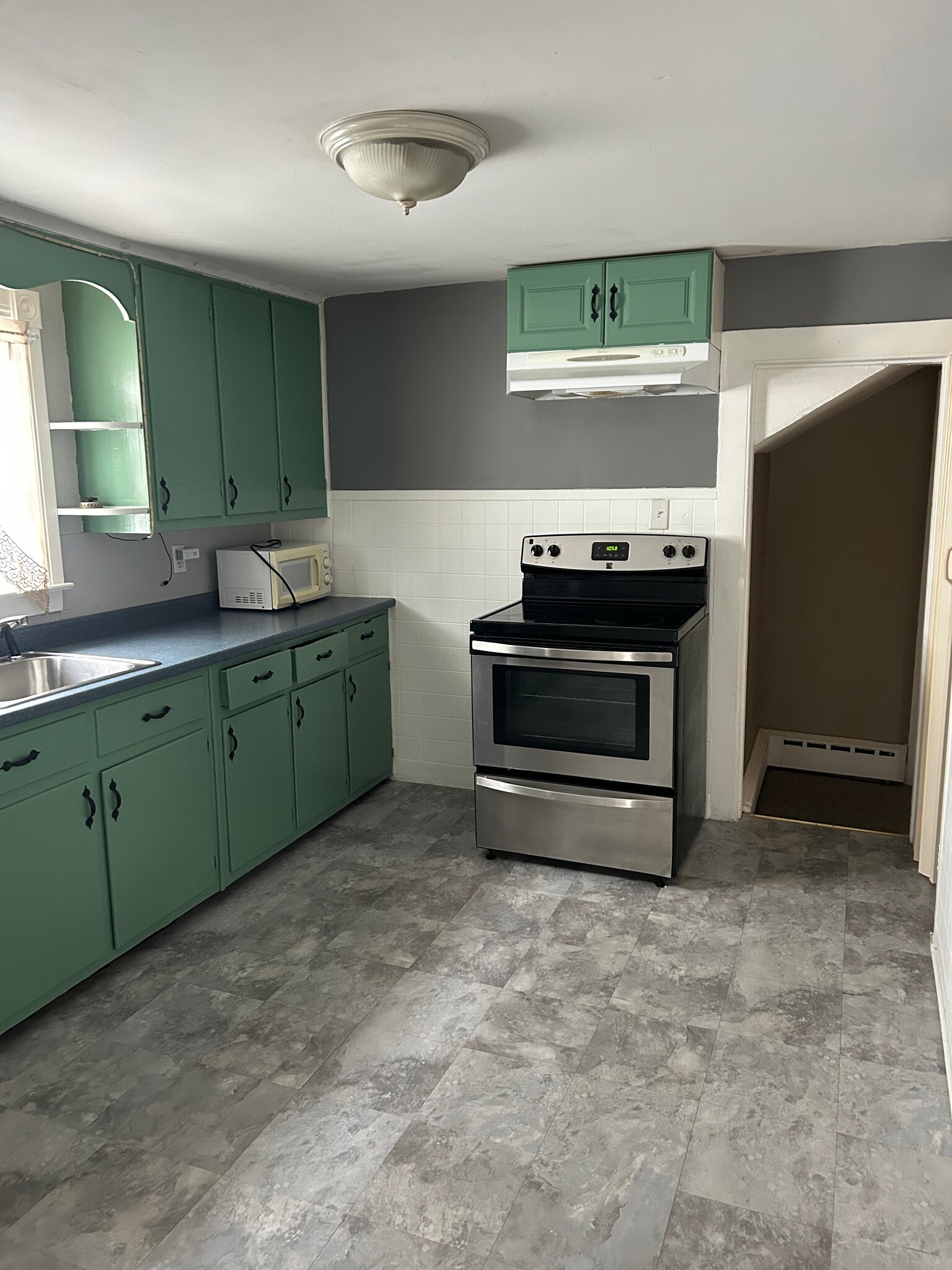 Kitchen - 19 Warwick St