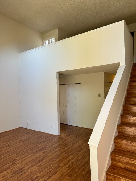 Building Photo - 18 Cove Ln