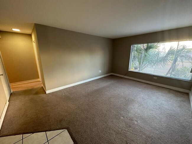 Building Photo - Green Tee - # 206