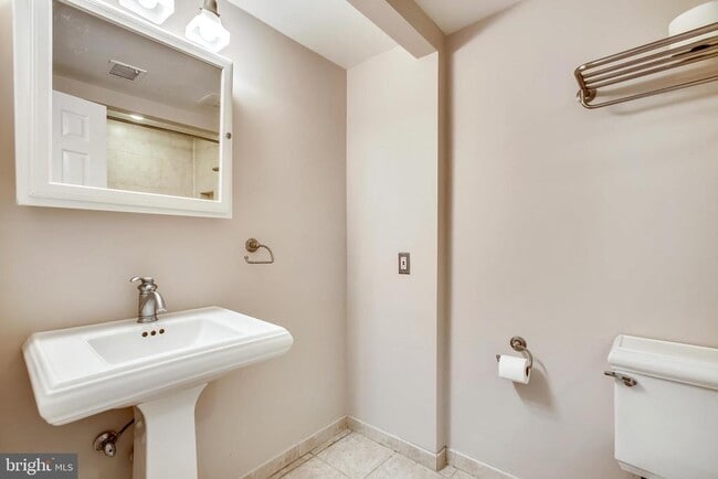 Building Photo - 115 N Lee St