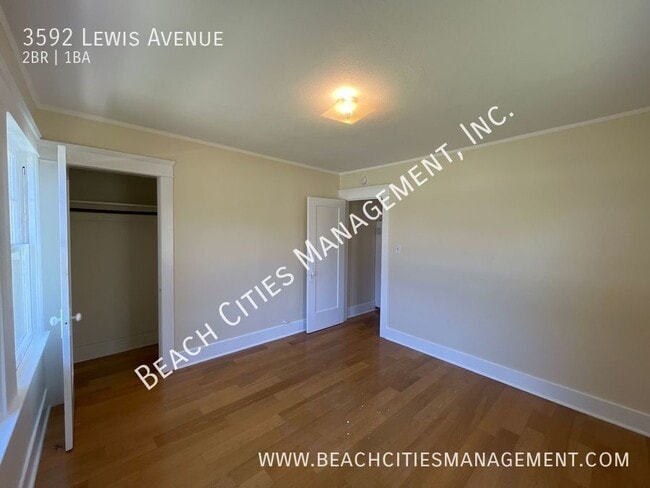 Building Photo - 3592 Lewis Ave