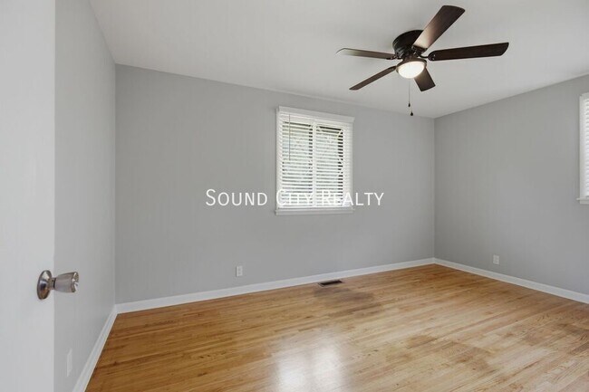Building Photo - 309 Cathy Jo Dr