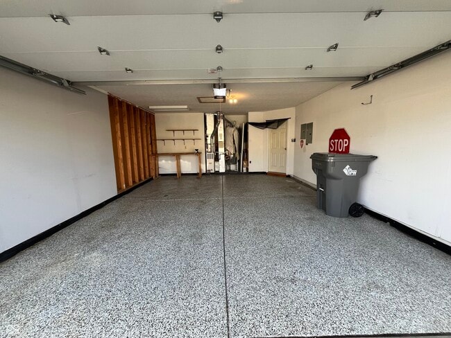 Building Photo - 6545 Aintree Pl