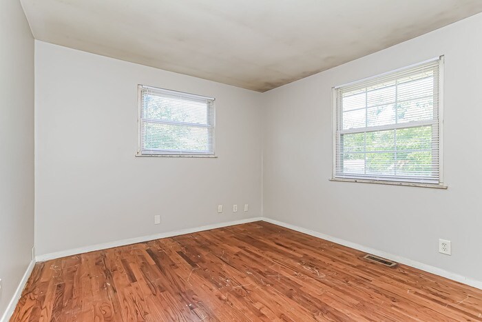 Building Photo - 8585 Sunlight Dr