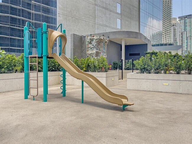 Building Photo - 801 S Miami Ave