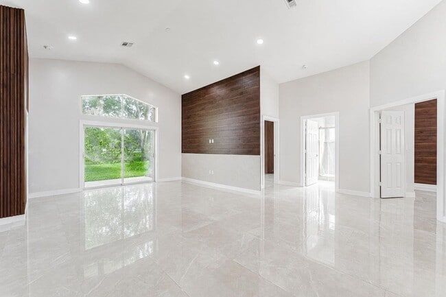 Building Photo - 7512 Eagle Point Dr