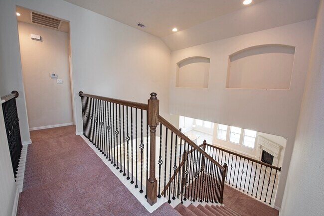Building Photo - 31 Hearthshire Cir