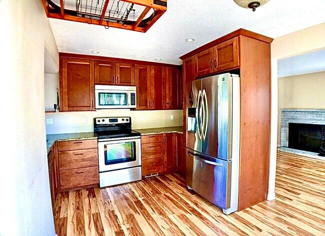 Building Photo - 8010 SE Henry St