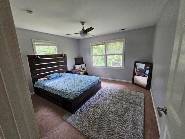 Building Photo - Beautiful family home in Great Neighborhood
