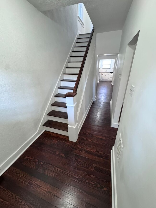 Building Photo - Gorgeous Fully Renovated 4-Bed 1-Bath House In Christy Park!!!
