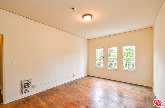 Building Photo - 803 Croft Ave