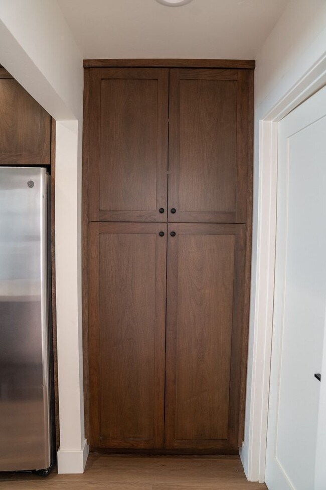 Building Photo - Completely Remodeled 3br Townhome in UTC
