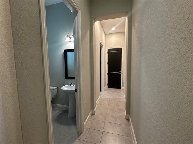Building Photo - 7105 Royal View Dr