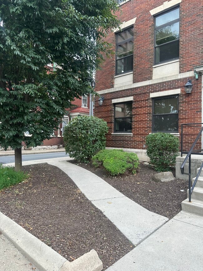 Building Photo - 528 N New St