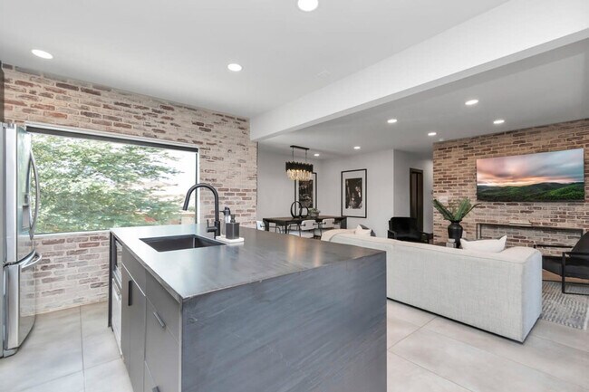 Building Photo - 2683 Blodgett St