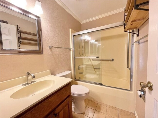 Building Photo - 12 Walter Dr