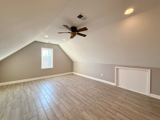 Building Photo - 2608 W Fullerton Ave