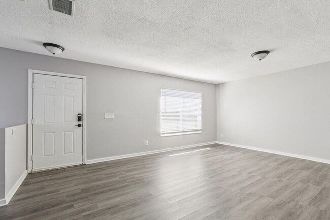 Building Photo - 7402 E Bank Dr