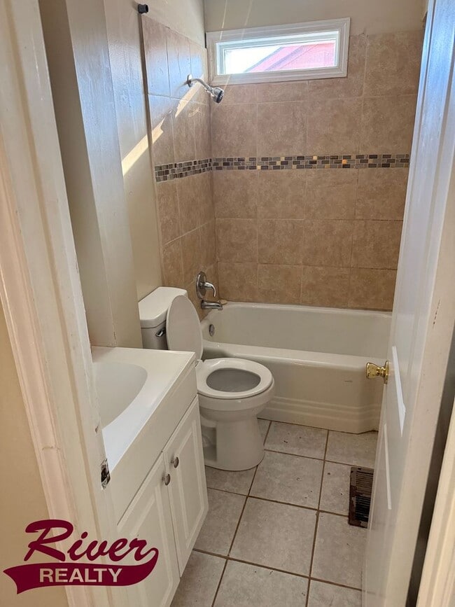 Building Photo - 2114 Telfair St