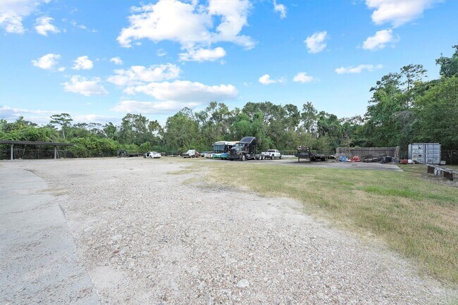 Building Photo - 5621 Haywood St